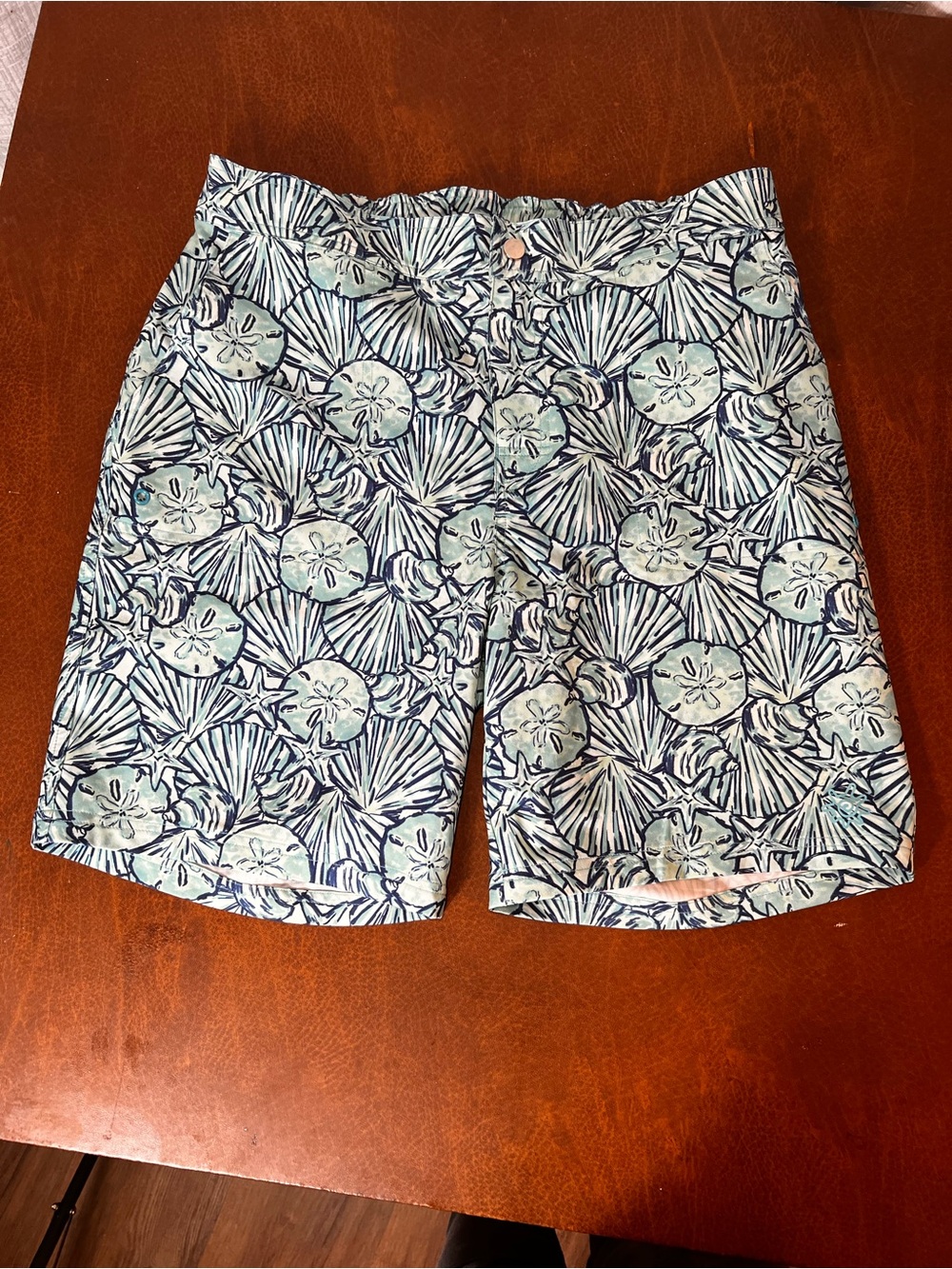 Men's Flat-Front Navy and Light Blue Shell-Print Shorts